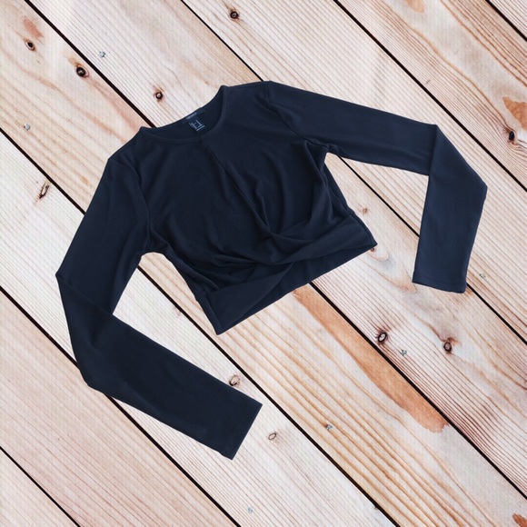 Forever 21 Tops - 4/$20 Forever 21 juniors M black ribbed front twist long sleeve shirt